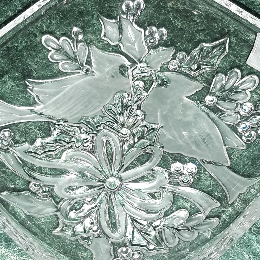 Gorham Crystal Bowl- Beautiful! Christmas Cardinals 8" Square 🕊🌲 - Picture 7 of 10